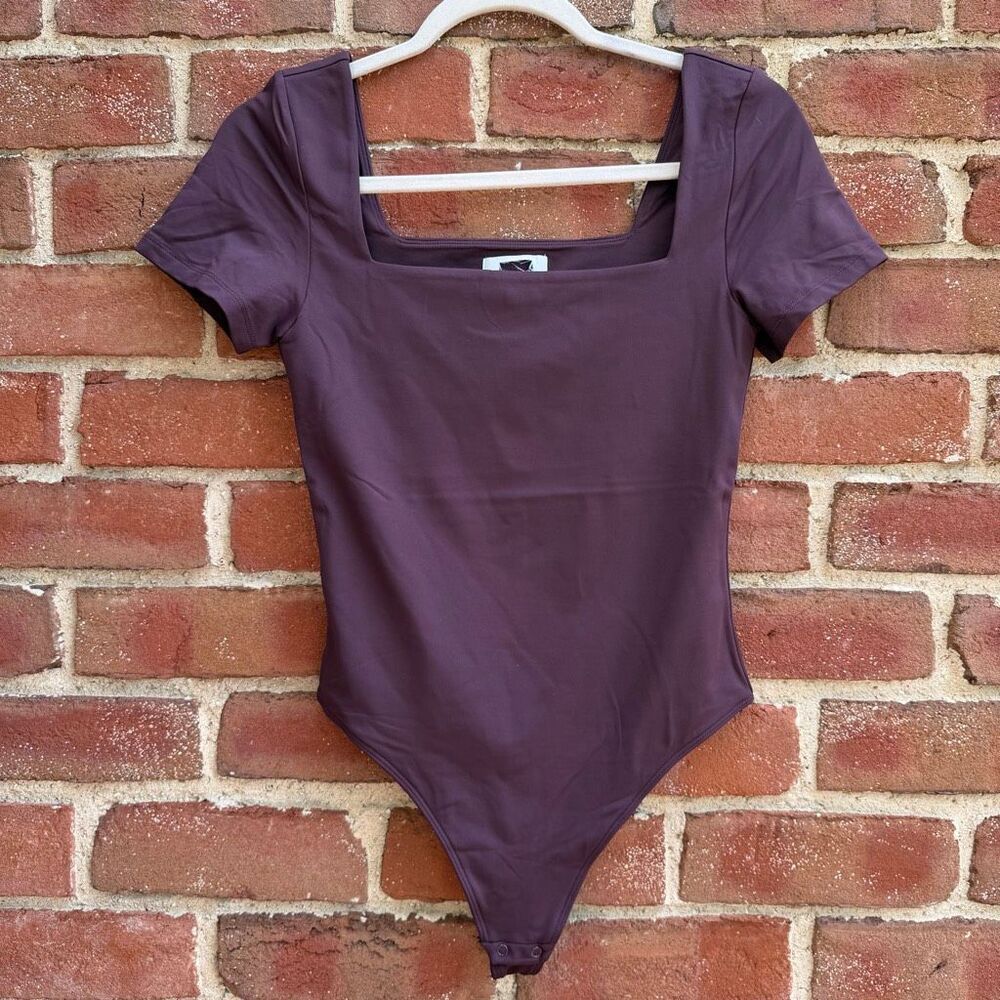 Babaton Contour Square Neck Short Sleeve Bodysuit Burgundy large NEW - Picture 2 of 9